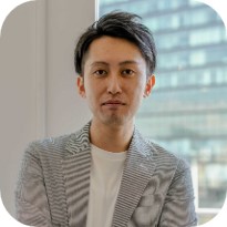 株式会社IRIS　代表取締役社長
眞井 卓弥