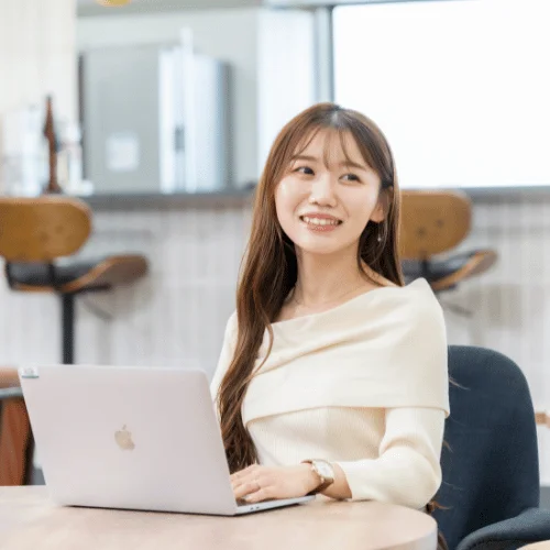 株式会社ピアラ 都甲 唯奈