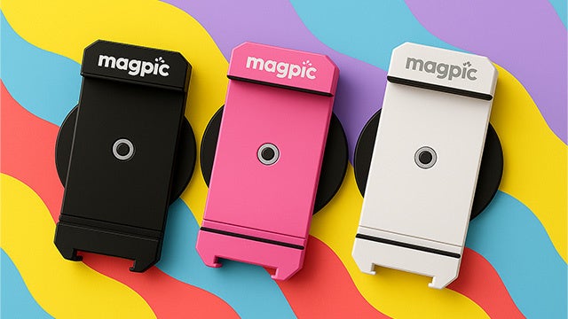 マグネットを付けて手軽に撮影することができるスマホホルダー「magpic(マグピク)」